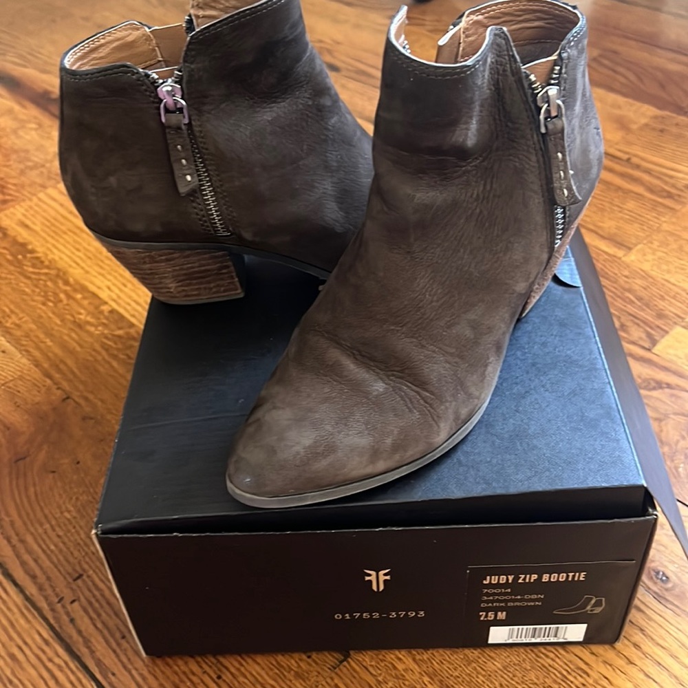 Frye Judy Zip Bootie 7.5 GUC